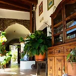 Le Petit Chateau Vezzi Portio