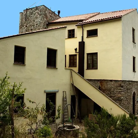 Le Petit Chateau