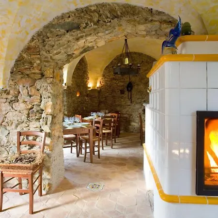 Lantgård Le Petit Chateau *