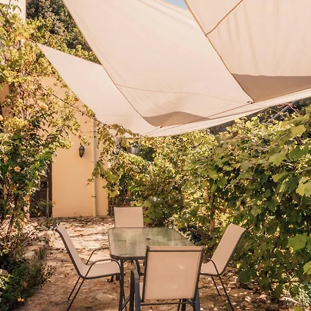 Gospodarstwo agroturystyczne Le Petit Chateau *