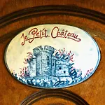 Lantgård Le Petit Chateau *