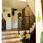Le Petit Chateau Vezzi Portio