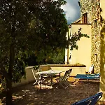 Le Petit Chateau Lantgård *