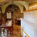 Le Petit Chateau 农家乐 Vezzi Portio