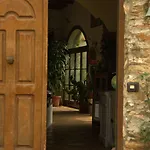 Le Petit Chateau * Vezzi Portio