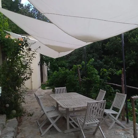 Le Petit Chateau * Vezzi Portio