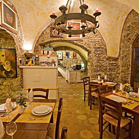 Le Petit Chateau * Vezzi Portio