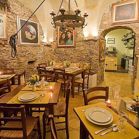 Le Petit Chateau Vezzi Portio