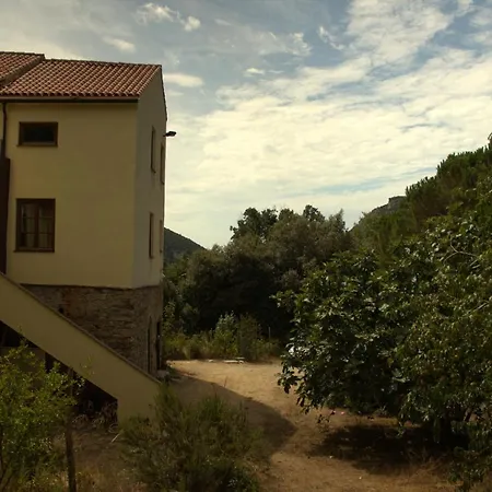 Le Petit Chateau Séjour à la ferme *