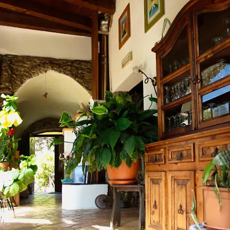 Le Petit Chateau Vezzi Portio