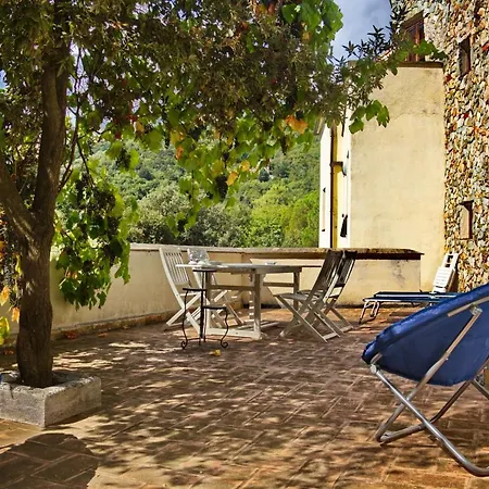 Le Petit Chateau Alloggio per agriturismo Vezzi Portio