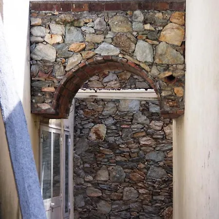 Le Petit Chateau Vezzi Portio