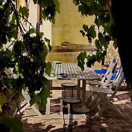 Le Petit Chateau Vezzi Portio