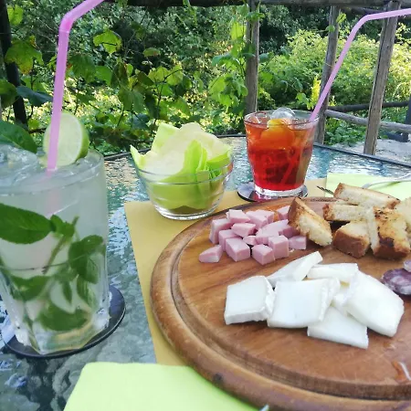 Agroturismo Le Petit Chateau Vezzi Portio