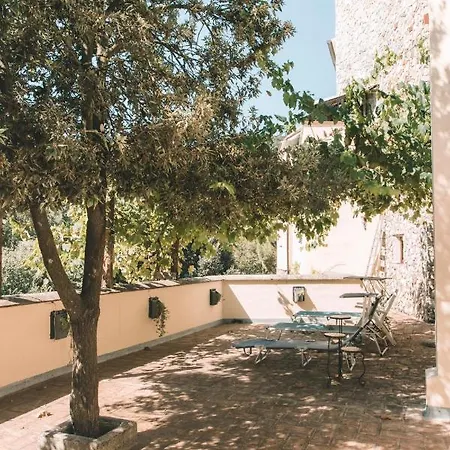 Le Petit Chateau *