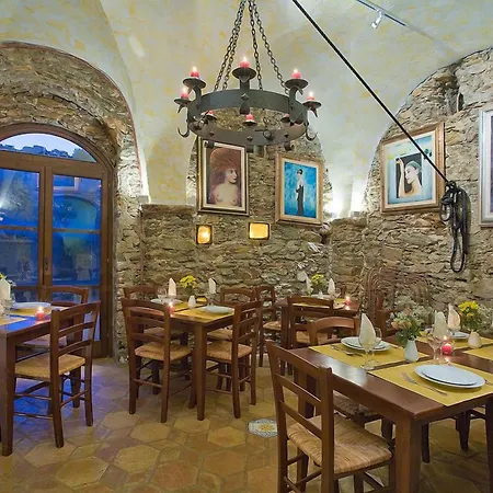 Le Petit Chateau Alloggio per agriturismo Vezzi Portio