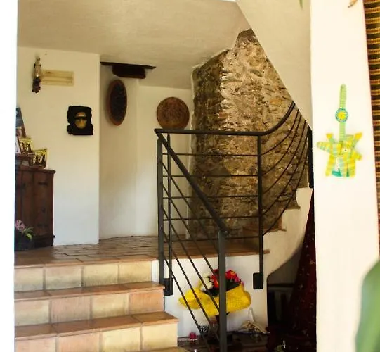 Le Petit Chateau Vezzi Portio