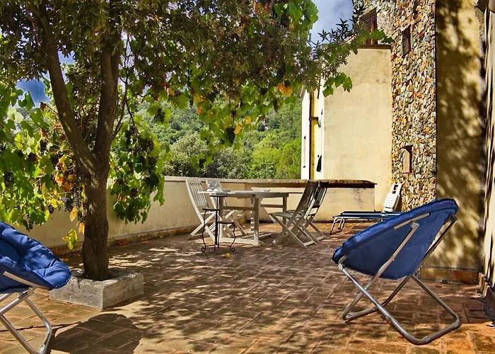 Le Petit Chateau Agroturismo Vezzi Portio