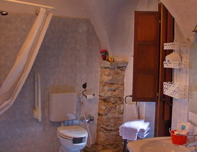 Agroturismo Le Petit Chateau Vezzi Portio