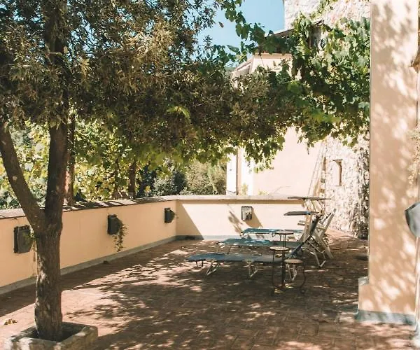 Le Petit Chateau * Vezzi Portio